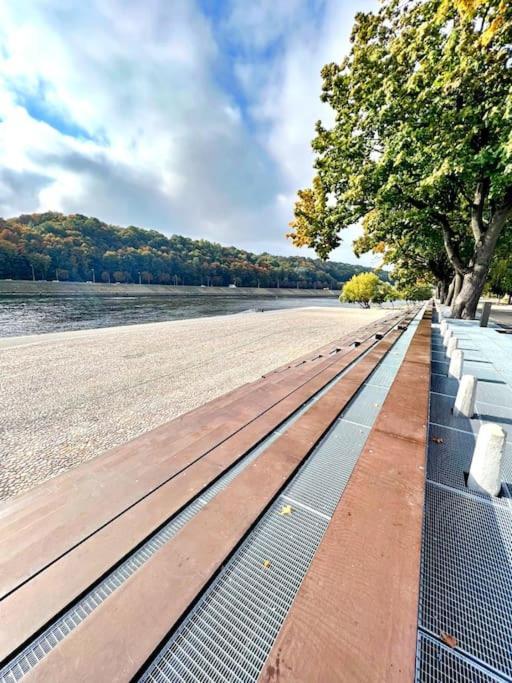 Riverfront 1bd Old Town By Hostlovers Kowno